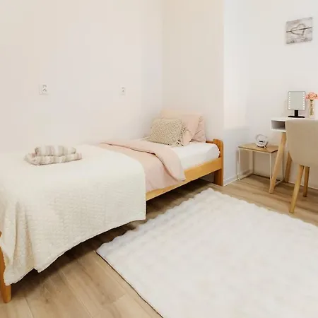 Obchodná Living