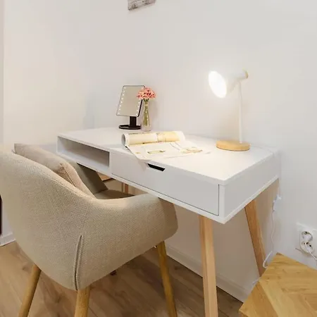 Obchodná Living