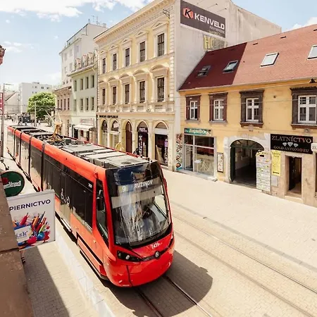 Obchodná Living *